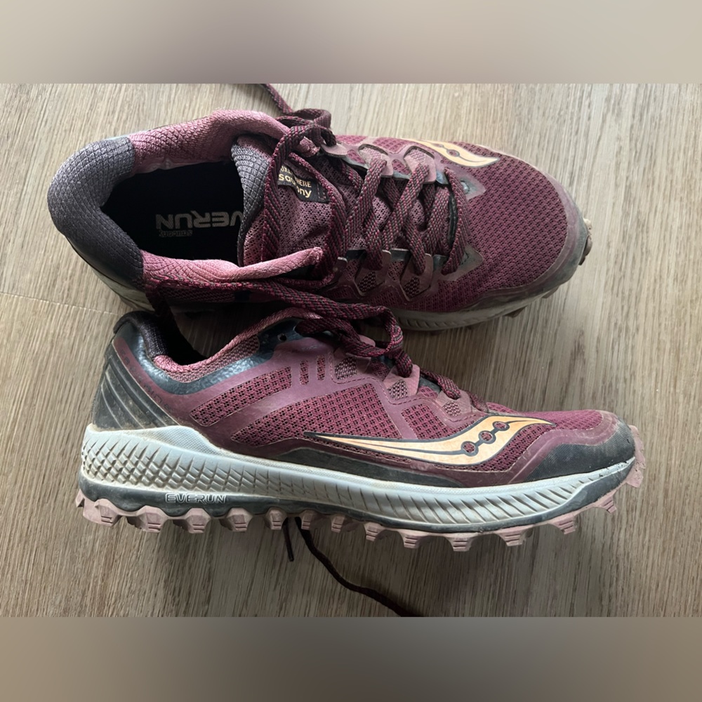 Saucony Peregrine 8 Trail Shoe Women's - Burgundy and Cream